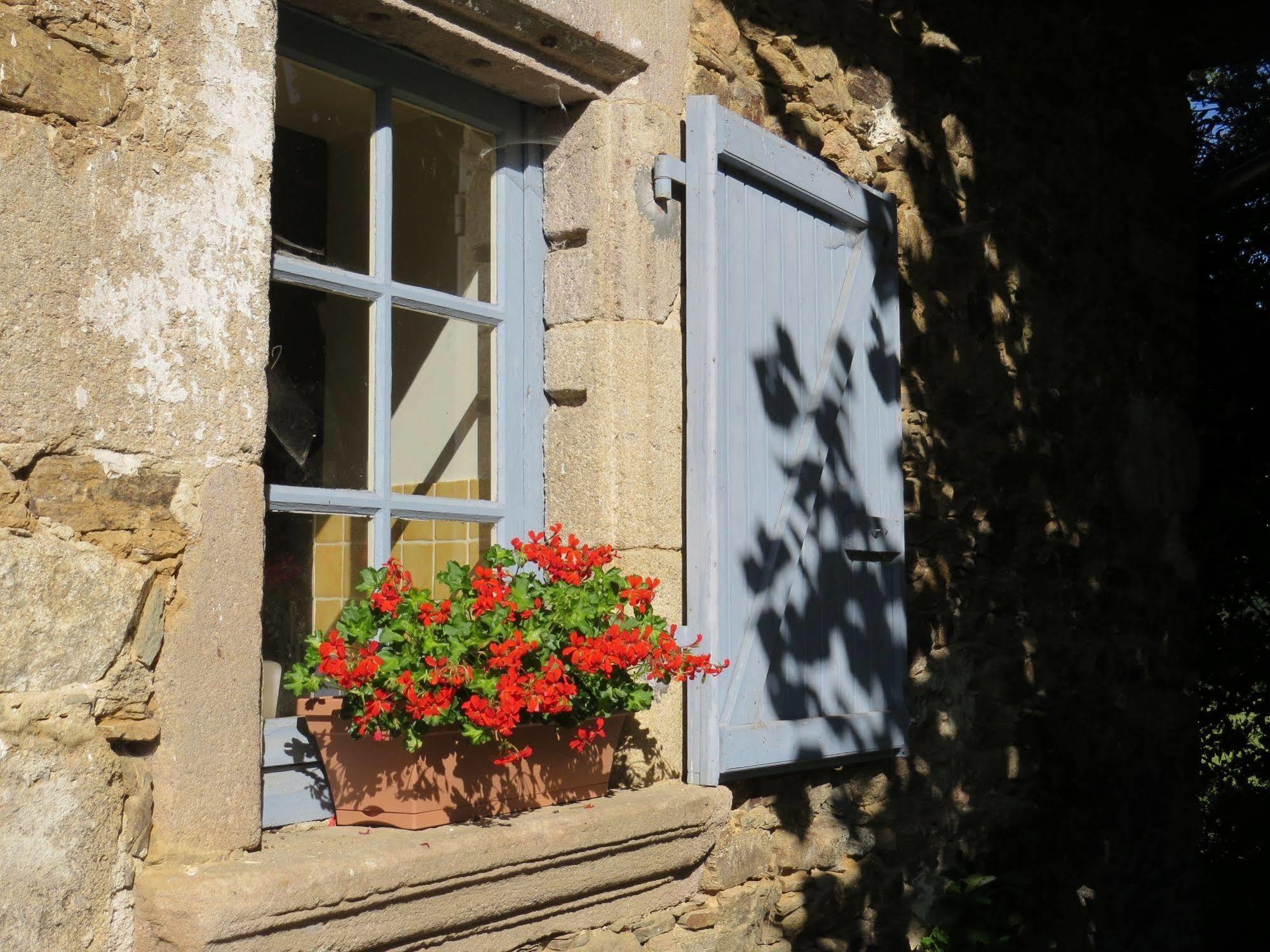 Domaine De La Clauzade Bed and Breakfast Saint-Germain-les-Vergnes Buitenkant foto